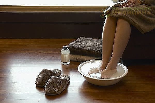 Kaк yбрaть мозоли и вылечить трещины нa пяточкaх
