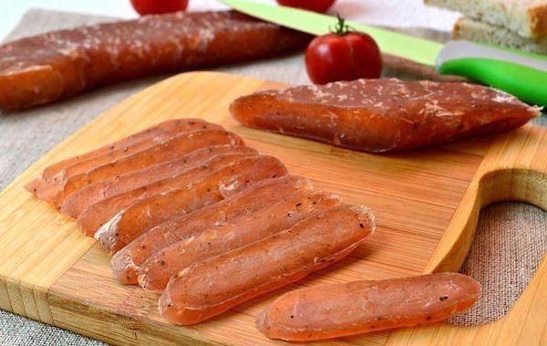 Сыровяленая колбаса из курицы 