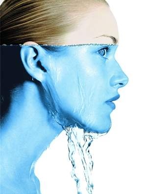 Потребление большого количества воды увеличивает нагрузку на органы 