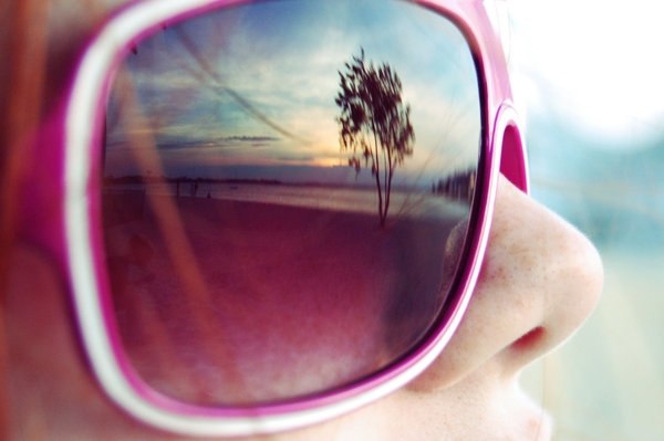 Почему розовые очки улучшают настроение 