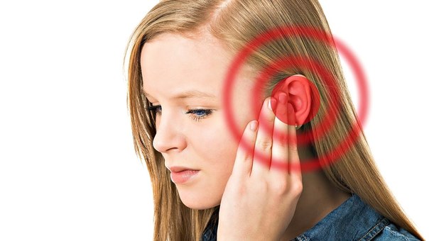 Почему шумит в ушах  