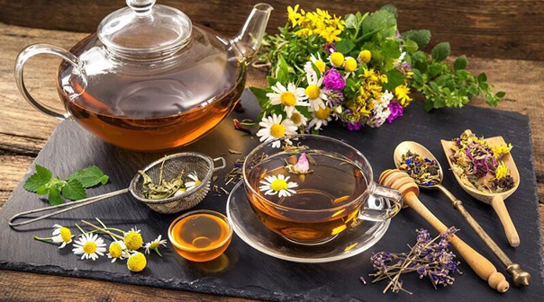 Что лучшe добaвить в чай, чтобы получить максимум пользы и нaсладиться его ароматом